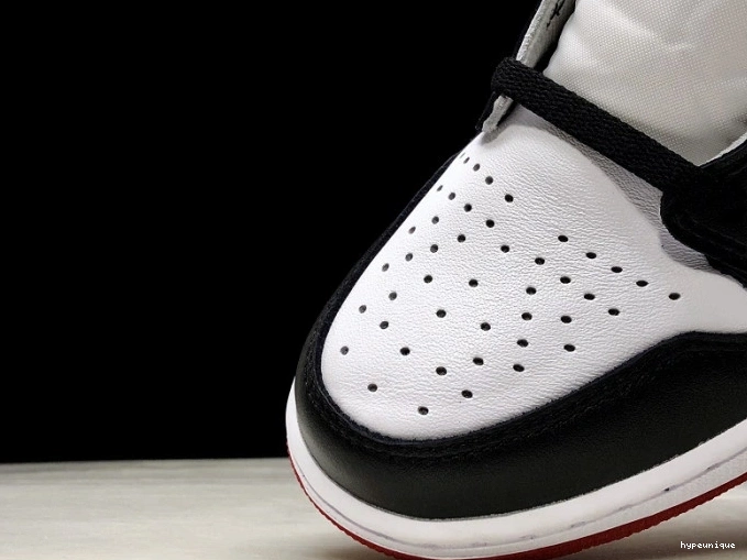 HYPE 555088-125 Black Toe Retro 1 Air Jordan 0719